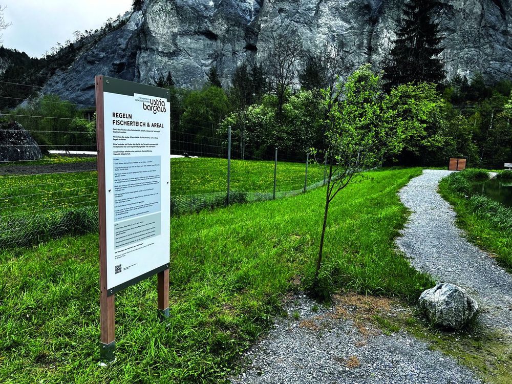 Informationstafel im Aussenraum